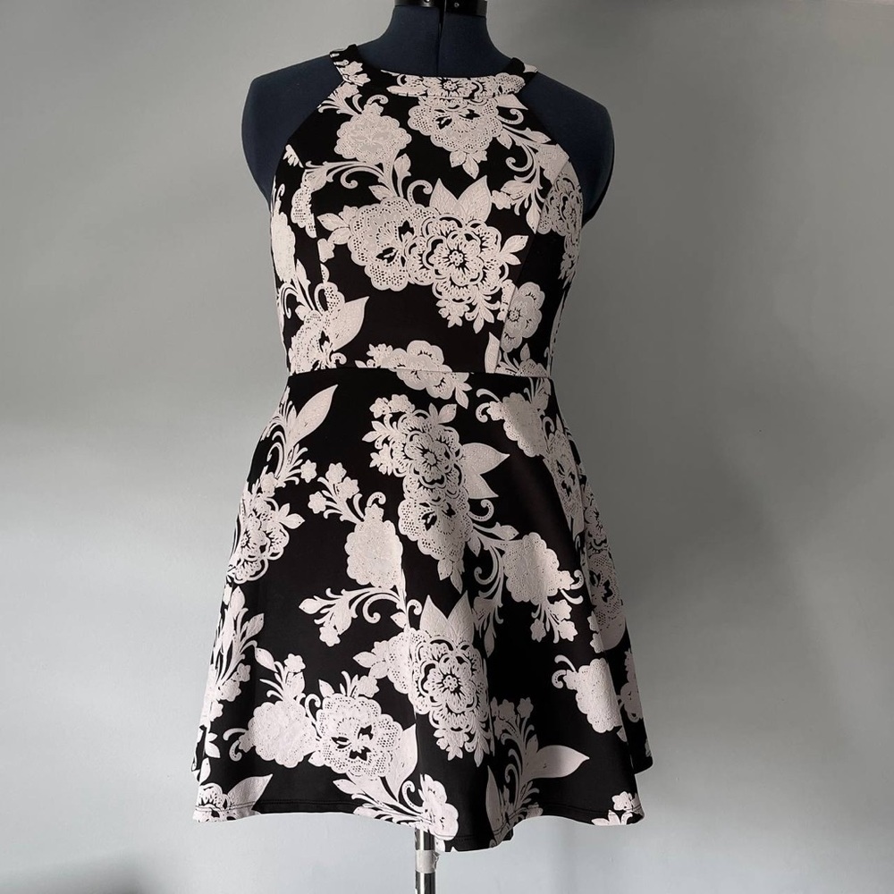 Trixxi Juniors Halter Tie Back Dress Black with Pinkish Floral‎ Print Sz Medium